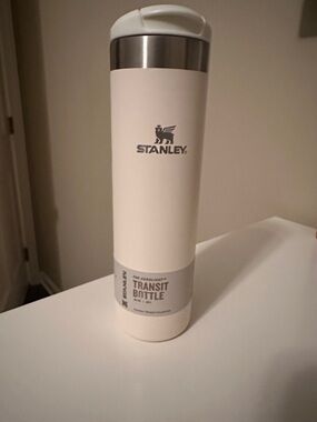 NWT Stanley Cream/White Aerolight Transit Bottle